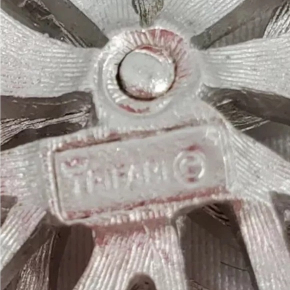 Vtg Crown Trifari Brooch Round Floral Shiny Brushed Silver-Tone 1.5” 60s 70s - Picture 3 of 12